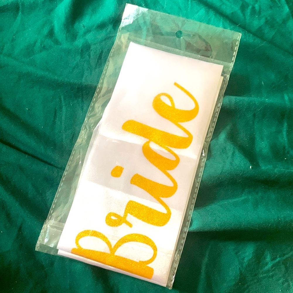 “Bride to be” sash